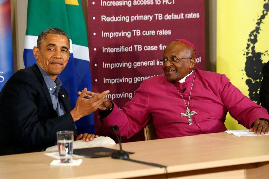 ParisMatch's tweet photo. Obama salue la mémoire de Desmond Tutu, un «ami, un mentor» https://t.co/FXS9Qy7SBz https://t.co/hBvWJIUolK