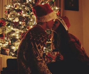 lunafurtad's tweet photo. Nosso primeiro Natal juntos e noivos, aproveitamos tanto esse momento. Que seja o primeiro de uma vida toda ao seu lado meu amor. Te amo pra uma vida inteira!
Feliz Natal família e amigos! 🎅🏻🎄🎁✨ https://t.co/8iMMefK2dU