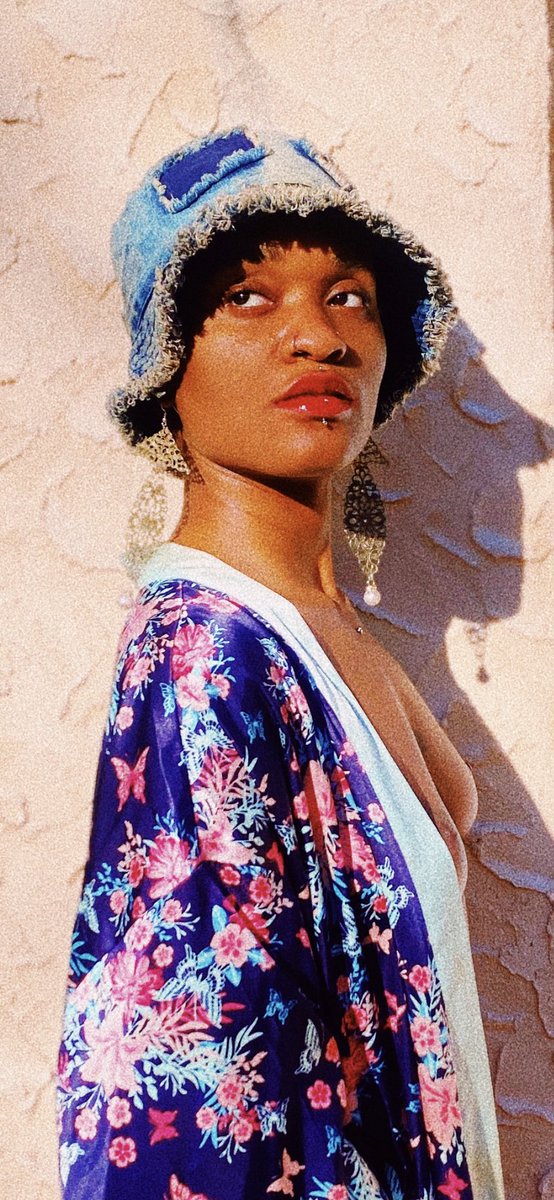 Ofyjlove's tweet photo. I’m kinda obsessed with me 🥴

Also I made these earrings 🤗 part of a collection I will be launching in January ✨🦋 https://t.co/MrJPlNxvXN