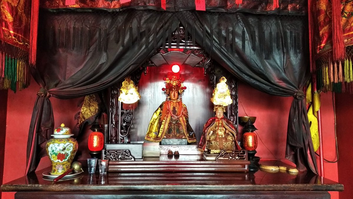 exolycomely's tweet photo. Dewi Shui Wei Sheng Niang (水尾圣娘): Dewi Shui Wei Sheng Niang (Simplified: 水尾圣娘, Traditional: 水尾聖娘, Pinyin: Shuǐ Wěi Shèng Niáng), ditulis juga Sui We Sen Niang atau Caw Mae Thong Kham, adalah dewi yang dipuja masyarakat Hainan, terutama yang… https://t.co/eQr5yeECtO https://t.co/ciUkersDL9