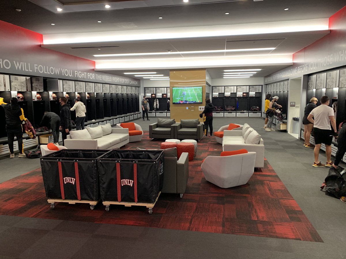 jneilly77's tweet photo. We’re at UNLV and ready to roll! Thanks @josh_hewitt55 for the hospitality! @LasVegasBowl week begins now https://t.co/XnRuLmbBrZ