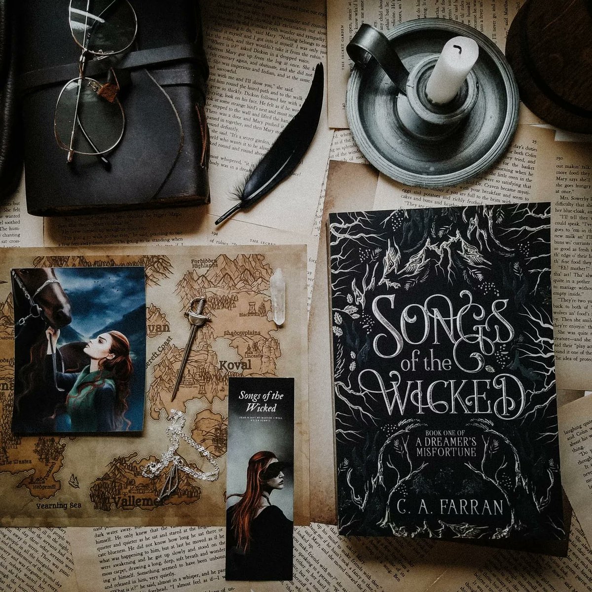 cafarran's tweet photo. Anyone who preorders and sends me a screenshot of their receipt gets an assortment of goodies!!
*one bookmark
*one art print of my MC Lark
*one black feather 
*quartz crystal
*a necklace 
*a mini sword 
*and a letter from me! https://t.co/SvwPxNW8UL