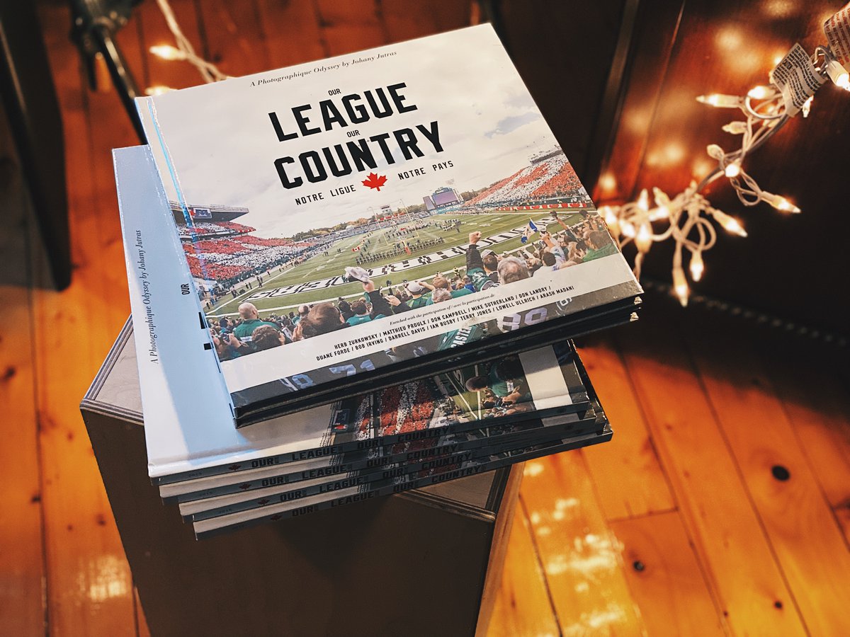 Improvised and last-minute Boxing Day Sale. 50% off on my book Our League, Our Country. Also, the vintage postcards  are only $10 (reg. $25). Offer valid until Dec. 28, 2021.
🎄 : johanyjutras.com/shop/p/our-lea…