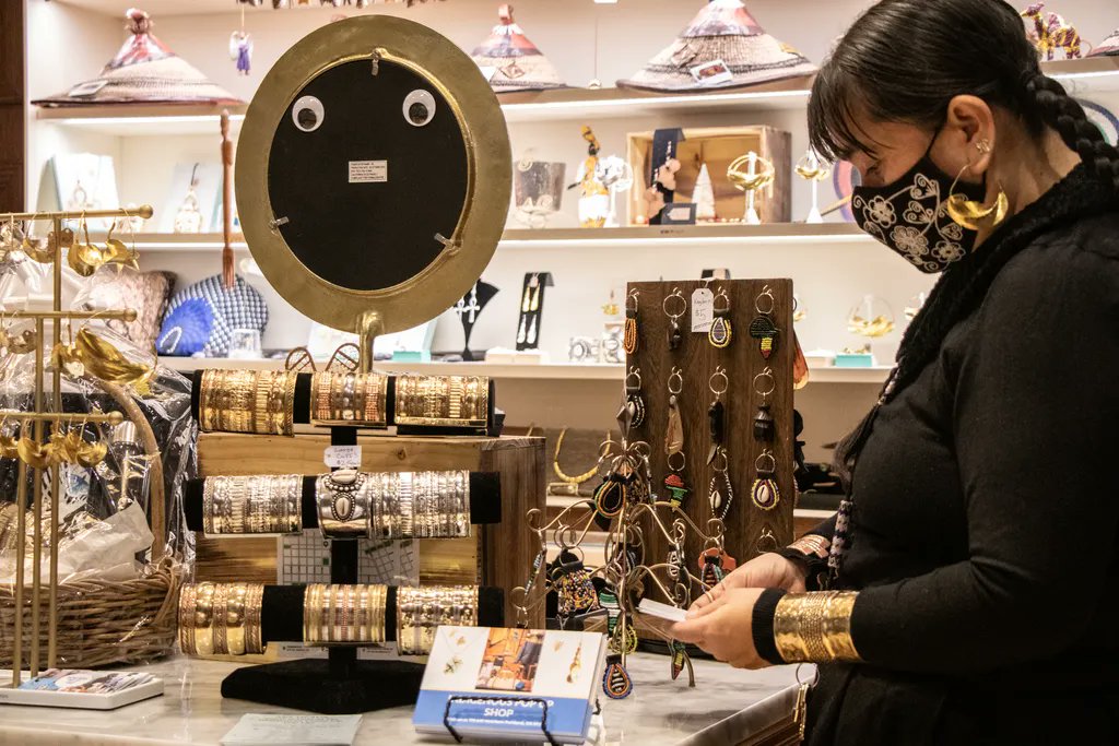 IndigenousCU's tweet photo. Indigenous Pop Up Shop
719 SW Morrison St
Portland, OR 97205

Open 11-6pm daily through Jan 1st

LAST WEEK OF THIS POP UP SHOP! https://t.co/EheoUfXkwd