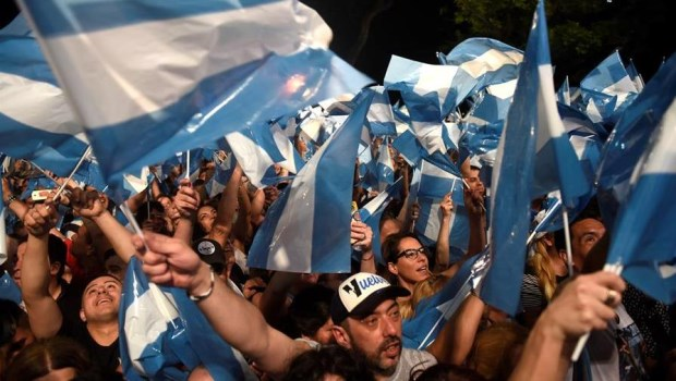 HumbertoTumini's tweet photo. Acá les dejo una editorial donde explico por qué desde Libres del Sur creemos que hay que construir otro país. Ni este de Alberto y Cristina, ni el que ofrece la derecha. Otro, distinto, mucho mejor, para las mayorías en serio, inclusivo, de progreso.
https://t.co/216ct00U6h https://t.co/EJAXnHOFQV