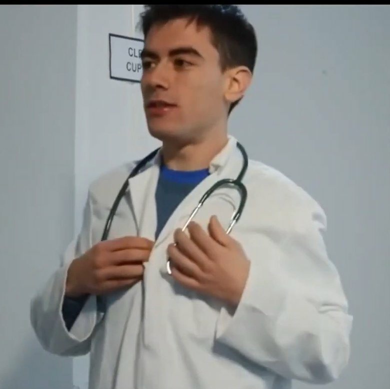 magnateUSA's tweet photo. El cirujano italiano Giuseppe Netieso es el médico que más vacunas ha inoculado en el mundo en 2021. Como no es futbolista nadie hablará de él. https://t.co/ct4beDztoN