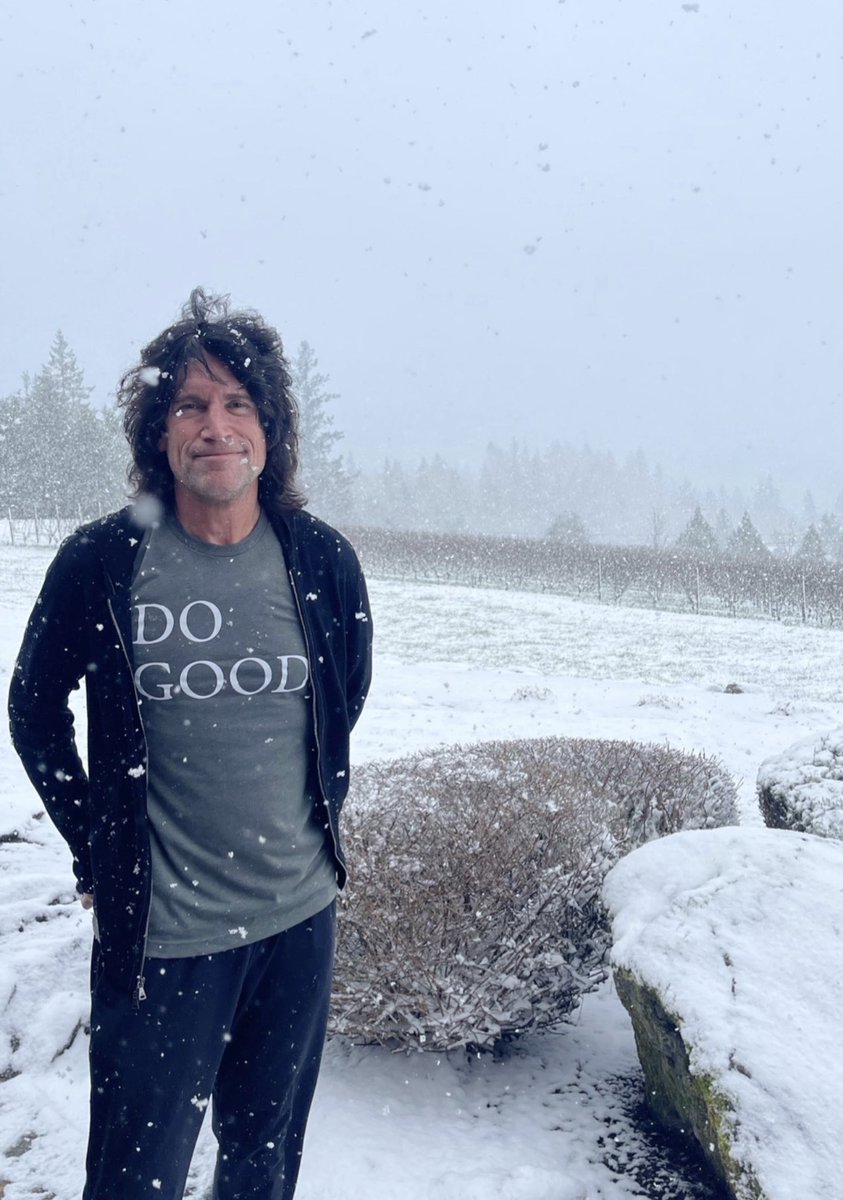 It’s snowing at the vineyard! ⁦<a href="/VineyardTommy/">Rock & Soil</a>⁩