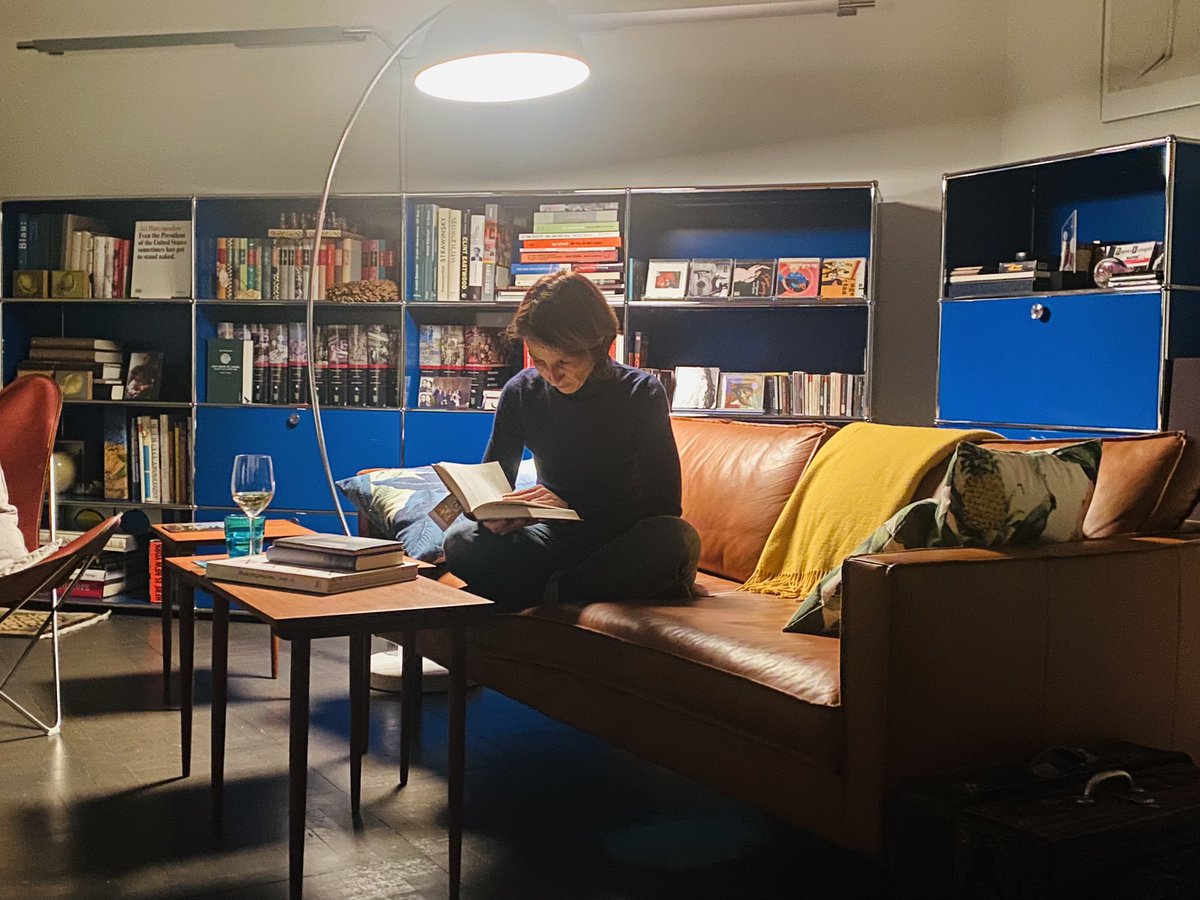 TanjaML (@tanjaml) on Twitter photo So viele Buchwünsche erfüllt bekommen! Lesetag. Angefangen in aller Frühe in Schwesters Küche, jetzt zurück daheim die Lektüre #Identitti <a href="/Msanyal/">mithu sanyal</a> beendet. Amüsiert, ertappt, betroffen und alle Fragen offen. Guten Montag allerseits! So viele Buchwünsche erfüllt bekommen! Lesetag. Angefangen in aller Frühe in Schwesters Küche, jetzt zurück daheim die Lektüre #Identitti <a href="/Msanyal/">mithu sanyal</a> beendet. Amüsiert, ertappt, betroffen und alle Fragen offen. Guten Montag allerseits!