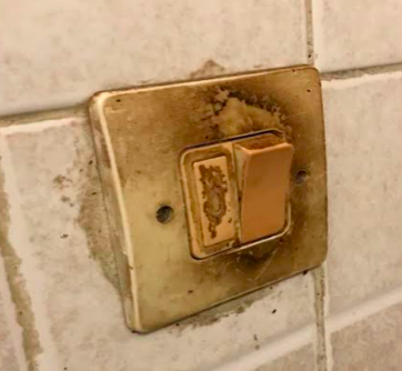 Nakeyii's tweet photo. We are not backing down. Where is my money?
Everyday will be a beautiful day for me to complain until I get my 580 EURO'S BACK. 

We need the company to be inspected @ConsumerReports @EU_Consumer 
 
@Airbnb  
@AirbnbHelp 
 
@Airbnb https://t.co/ZEAghWG558