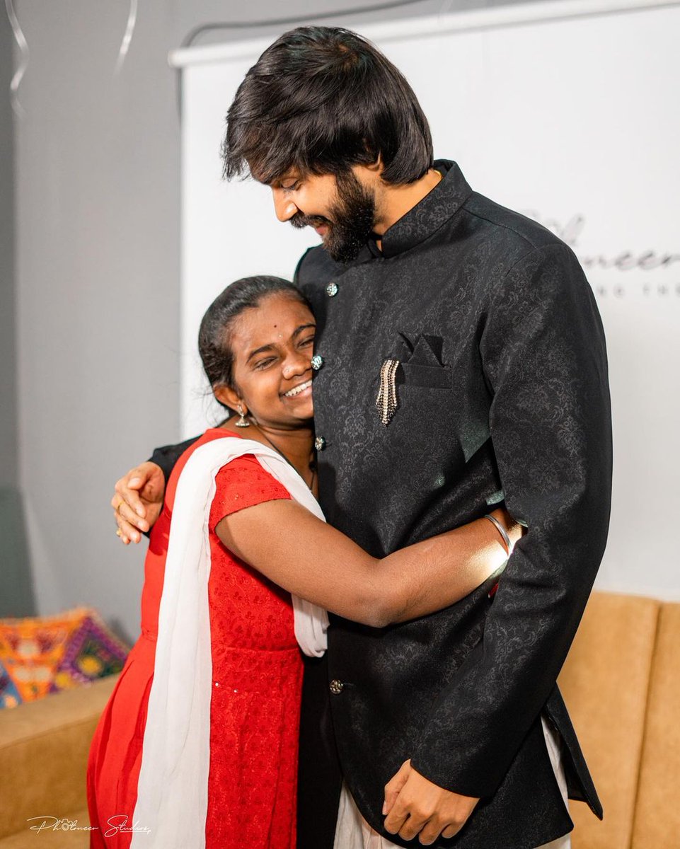 ActorMaanas's tweet photo. It's all about the experience and having a good time and connecting with you all.

Thank you to all who have come to today’s meet and greet from Hyderabad, Vijaywada, Guntur, Tirupati, Nizamabad, Kurnool and many more.

PC : @photoneers

#MaanasNagulapalli #Maanas #BiggBoss https://t.co/aRj10AeuGV