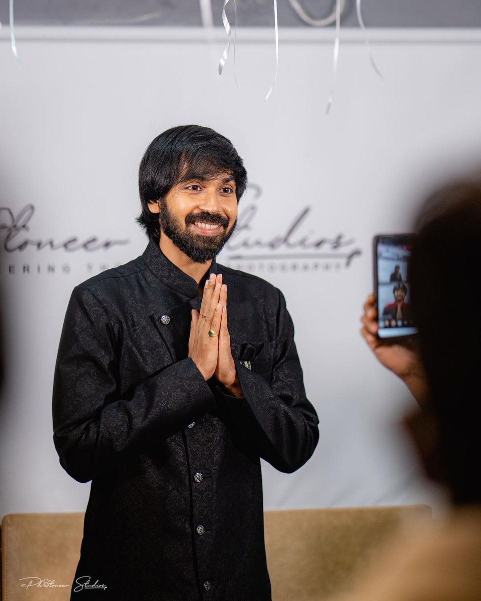 ActorMaanas's tweet photo. It's all about the experience and having a good time and connecting with you all.

Thank you to all who have come to today’s meet and greet from Hyderabad, Vijaywada, Guntur, Tirupati, Nizamabad, Kurnool and many more.

PC : @photoneers

#MaanasNagulapalli #Maanas #BiggBoss https://t.co/aRj10AeuGV
