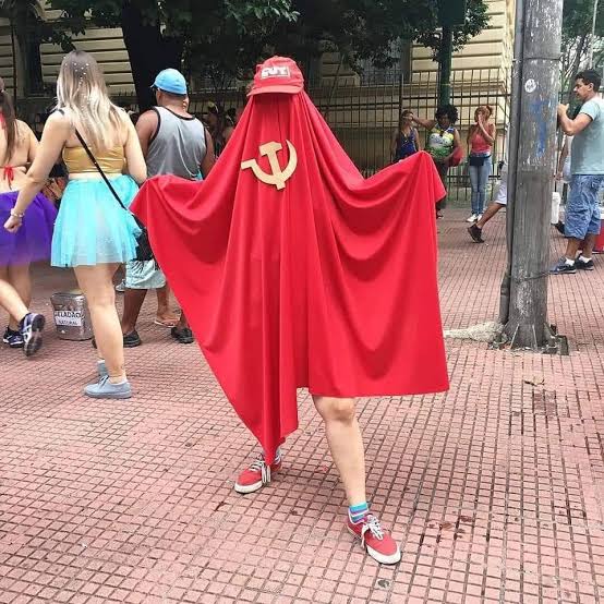 AndradeeRoberta's tweet photo. Sou comunista ❤️🤣🤟 https://t.co/q7JKxn6jfN