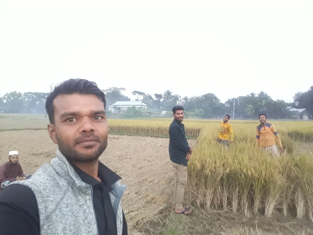 HallaBalla20's tweet photo. নিত্তান্তই শীত এসে আমাদের ছুইয়েছে https://t.co/Y2sShOibzX