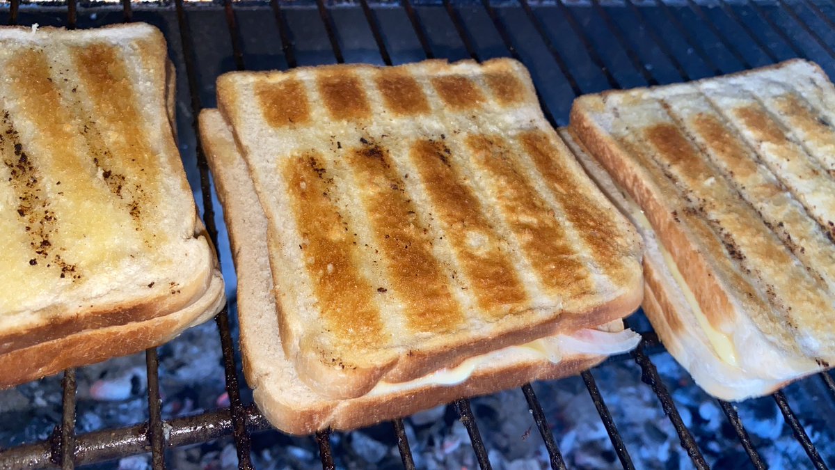 #BoxingDayBraaiBroodjie I hope this becomes a new craze 😜