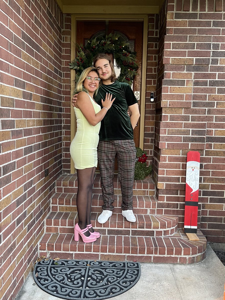 ashmeza1's tweet photo. our first christmas ♥️ https://t.co/wzqEOLERRy