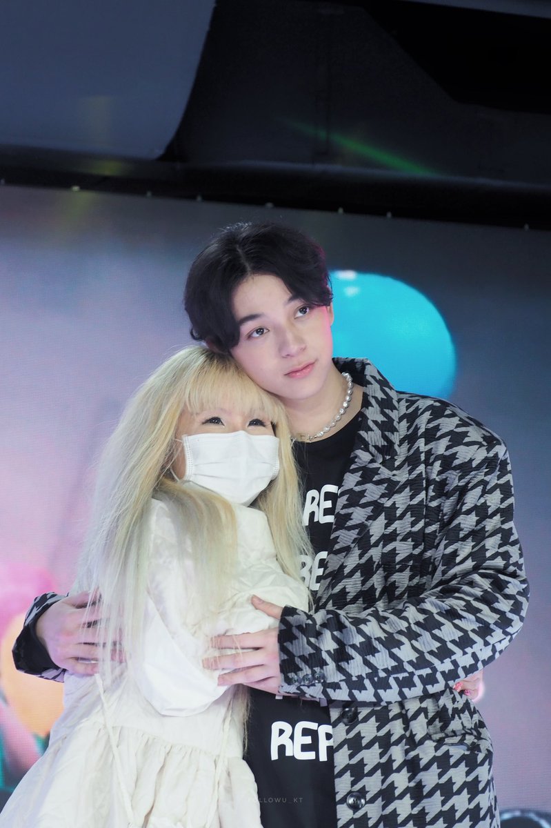 followu_kt's tweet photo. โมเม้นน่ารักๆของน้อนกับมี๊กุ้ง 💕 

ขอบคุณพี่กุ้งมากๆที่รักและเอ็นดูน้อนบาสขนาดนี้ 😭

:: 26122021 ::

#STHFASHIONSHOW 
#บาสเด็กอ้วนที่แท้จริง @basjtr https://t.co/eIvTZjkyee
