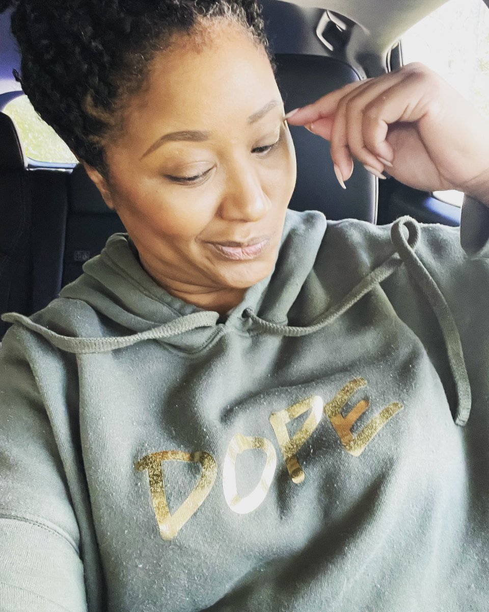 euniceelliott's tweet photo. Umjussayin…my shirt ain’t wrong!🤷🏽♀️ #beendope https://t.co/dQDwiVbUn4