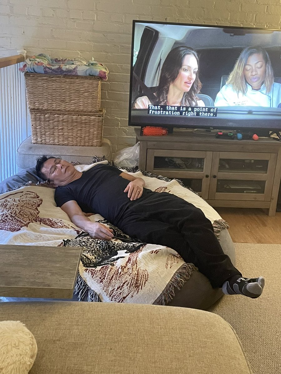 Hiernfern's tweet photo. my dad is just strolling my house staring at my paintings like it’s a museum omg and first time snoozing on a bean bag lol https://t.co/LlY1C0JA5h