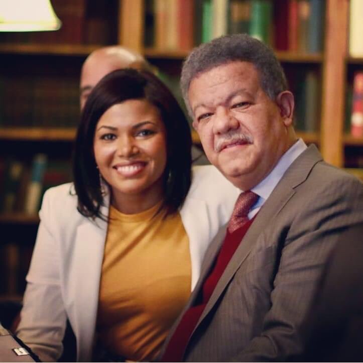 ClaritzaCruz1's tweet photo. Hoy quiero unirme a la celebración por la llegada de un nuevo año de vida del líder y paradigma a seguir el Dr. @LeonelFernandez pidiéndole al Señor que lo colme de bendiciones, amor, sabiduría y paz. Dios le continúe bendiciendo, feliz cumpleaños líder 🤗.

#Felizcumpleleonel https://t.co/ifVPWT4HTs