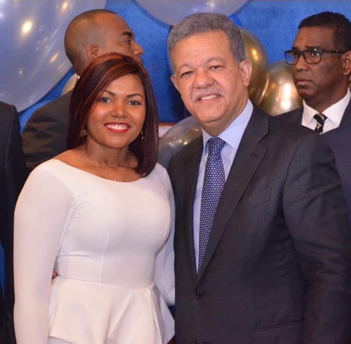 Hoy quiero unirme a la celebración por la llegada de un nuevo año de vida del líder y paradigma a seguir el Dr. <a href="/LeonelFernandez/">Leonel Fernández</a> pidiéndole al Señor que lo colme de bendiciones, amor, sabiduría y paz. Dios le continúe bendiciendo, feliz cumpleaños líder 🤗.

#Felizcumpleleonel