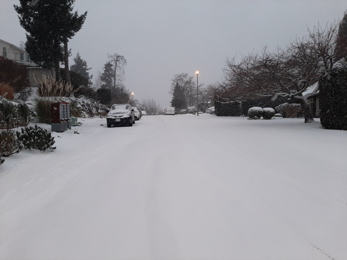 JZupanc's tweet photo. @komonews snow Victoria BC Canada https://t.co/1rjbnaHwq9