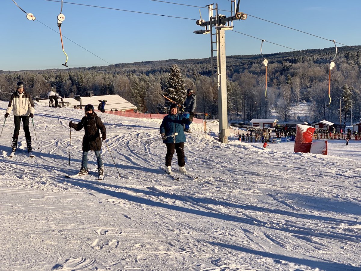 co_ki_net's tweet photo. Ski 🎿 und rodeln gut 😊. 🛷 https://t.co/0PFXAxibak