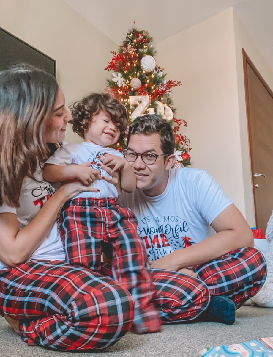 analuciapavon's tweet photo. 2020//2021 🎄♥️ family of 4👨‍👩‍👧‍👧 @UbZGiron https://t.co/Q3XQhRgbGj