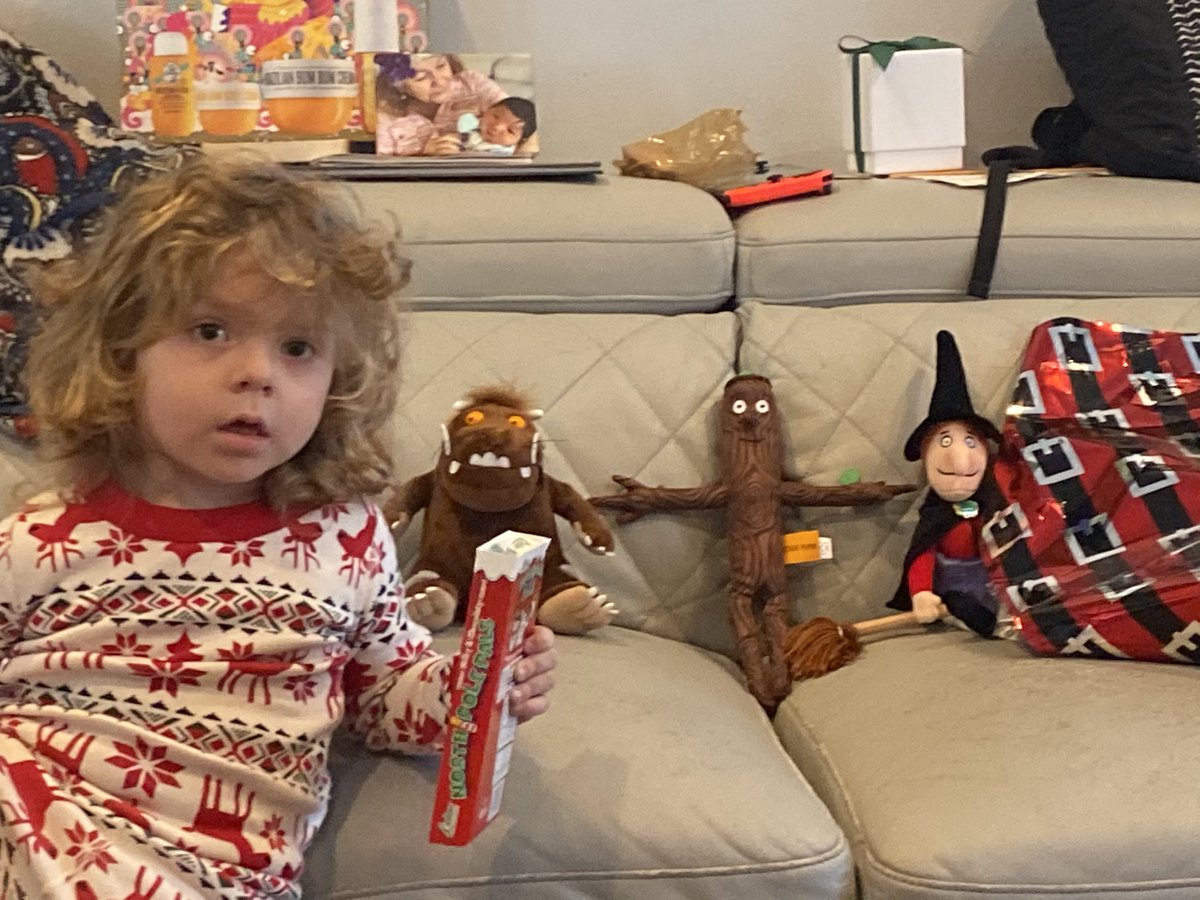 cjustrabo's tweet photo. Merry Christmas from the boys. https://t.co/PuYn2a4wvh