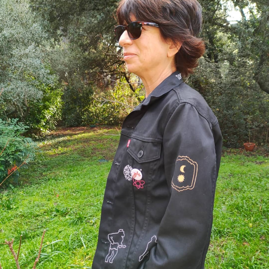isakalie's tweet photo. 1 of my best 🎄🎁! This is my @coldplay Universe, with all my favorite albums and songs.
Jacket created in collaboration with a very talented artist, Elisa (Elyadesigns insta)
Her work is meticulous and it's just 👌🏼!
I am very 😊with the result ... 🙏🏻Elisa! you are the best! https://t.co/xV7VZrQgfR