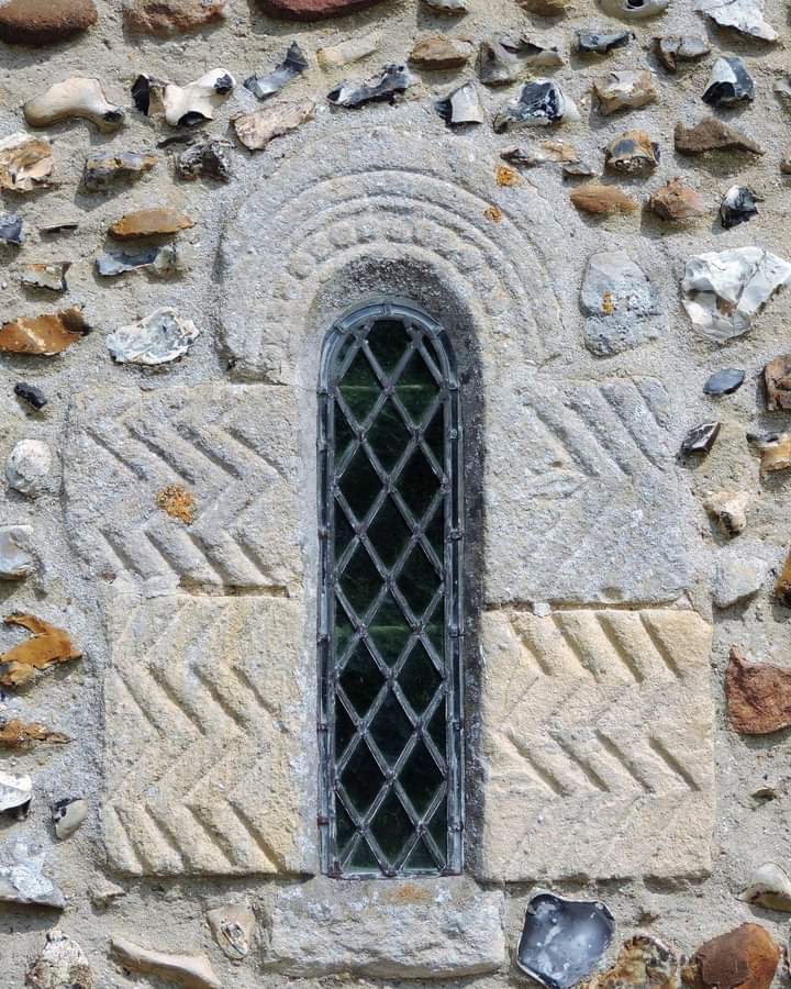 Ivycottagebaker's tweet photo. #windowporn @WindowsLake @HayleyhHoward Not my picture, from Facebook #Window #history #heritage #architecture #historicalbuilding https://t.co/OeCH13yx8n