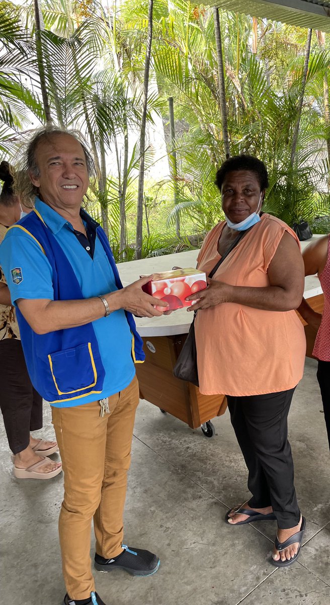 RotaryAlizes's tweet image. Action solidarité humanitaire : 
Distribution de bûche de Noël aux personnes isolées et handicapées.

#RotaryServeToChangeLives #rotaryalizes #district9220 #reunionisland #iledelareunion #noel
