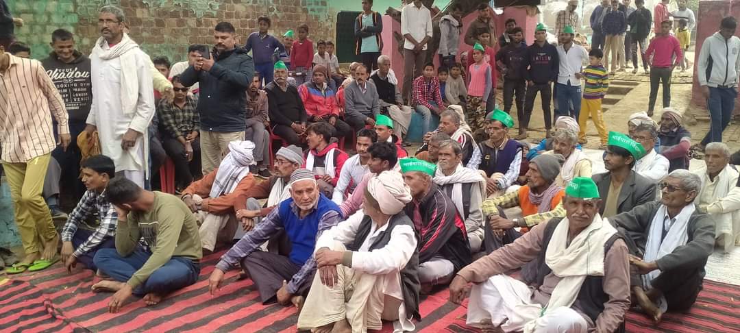 BrijeshChahar11's tweet photo. आज फतेहपुरसीकरी में चाहरवाटी के गांव रोझौली में जन सम्पर्क किया गांव की समस्त सरदारी ने स्वाफा बाधकर एकजुट होकर वोट देने का संकल्प लिया
#brijeshchahar  #fatehpursikri 
#jayanychaudhary  #UPElections2022 https://t.co/oVj12HOOlk