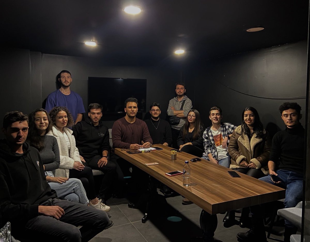 Uluslararası Lojistik Topluluğu'nun yeni Yönetim Kurulu olarak ilk toplantımızı gerçekleştirdik ve yeni yol haritamızı çizdik. En yakın zamanda faaliyetlerimize başlayarak değerli üyelerimizle görüşmek üzere, bizi takipte kalın!