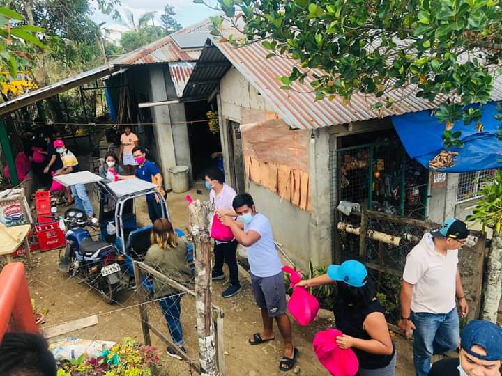ucdounor's tweet photo. The One Love UNO-R Relief Operations spearheaded by the University Community Development Office (UCDO) and its Juniors Club visited the town of Brgy. Tabo, Municipality of Ilog to share some gifts of love to affected members of the community. https://t.co/ZXvrfKWJfD