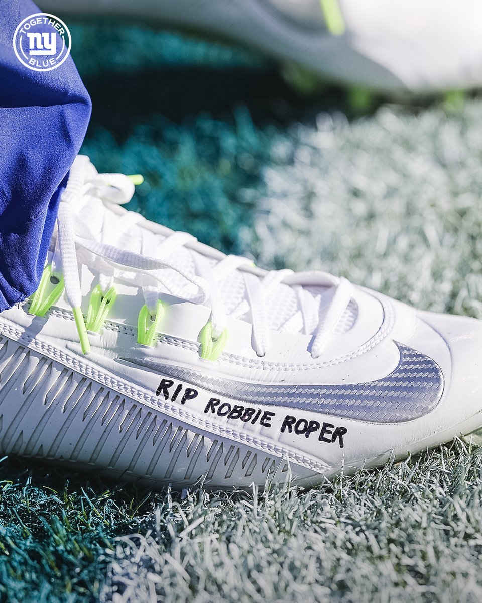 Giants's tweet image. .@mckinney15__ 's cleats honor fellow @RoswellHighSch player Robbie Roper who sadly passed away last week
