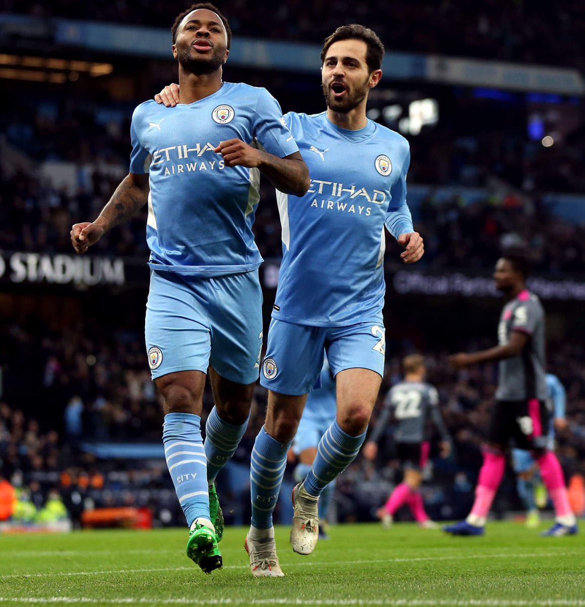 ActuFoot_'s tweet photo. ✅ 9 victoires consécutives

⚽️ 17 buts marqués sur ses 3 derniers matches (moyenne de 5,66 buts / match)

La forme de Manchester City en Premier League est ahurissante ! 🥵 https://t.co/5m6RboxE1Z