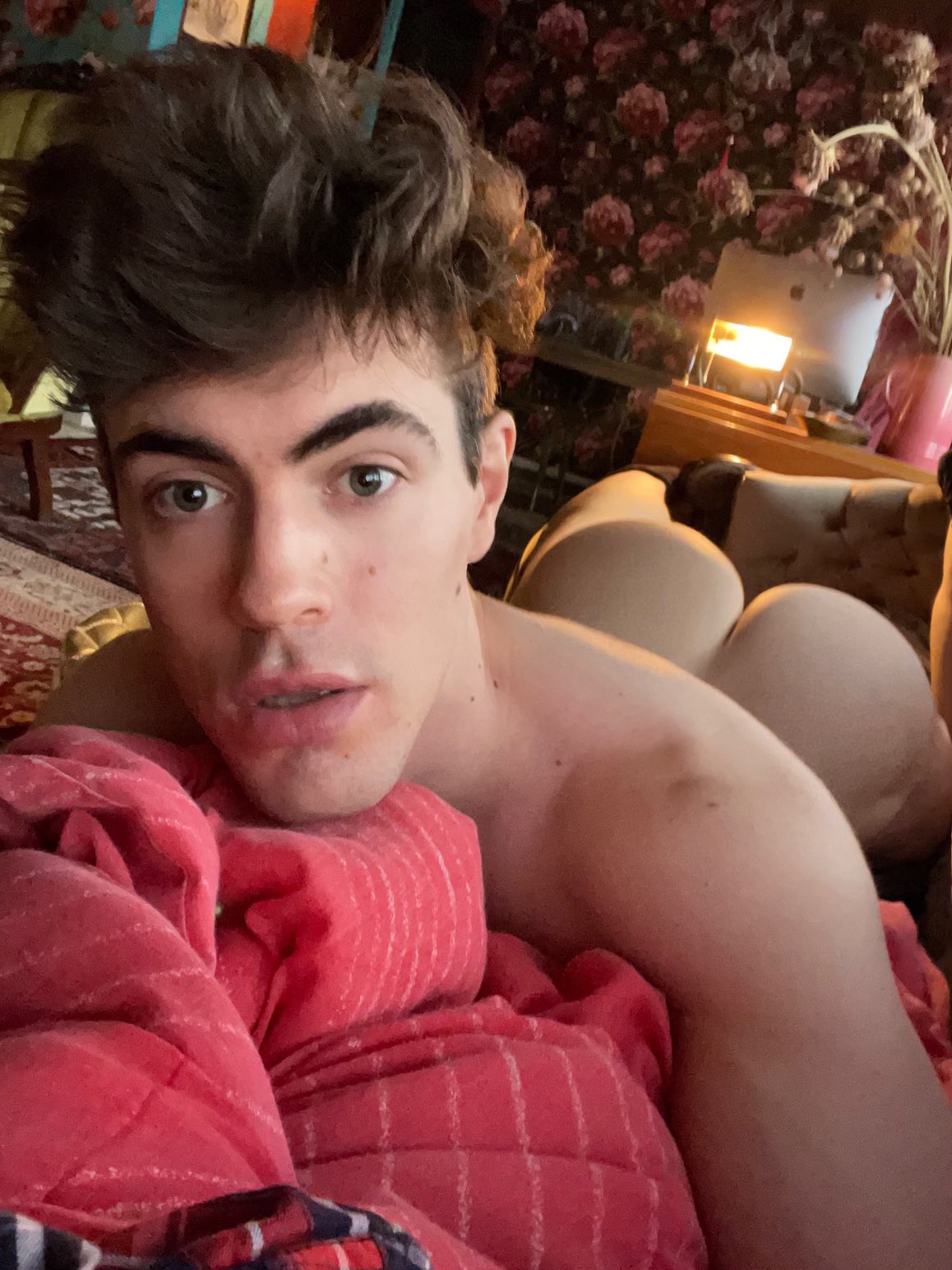 Ton on X: RT @immichaelwalker: RT if you'd let me sit on your face. 👉🥺👈  t.coetvBaAzQeV  X