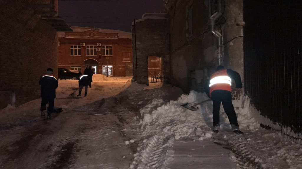 Уборка снега . Утро 26.12.21. <a href="/rradyukov/">Роман Радюков</a> <a href="/AdmSamRna/">Администрация Самарского внутригородского района</a>