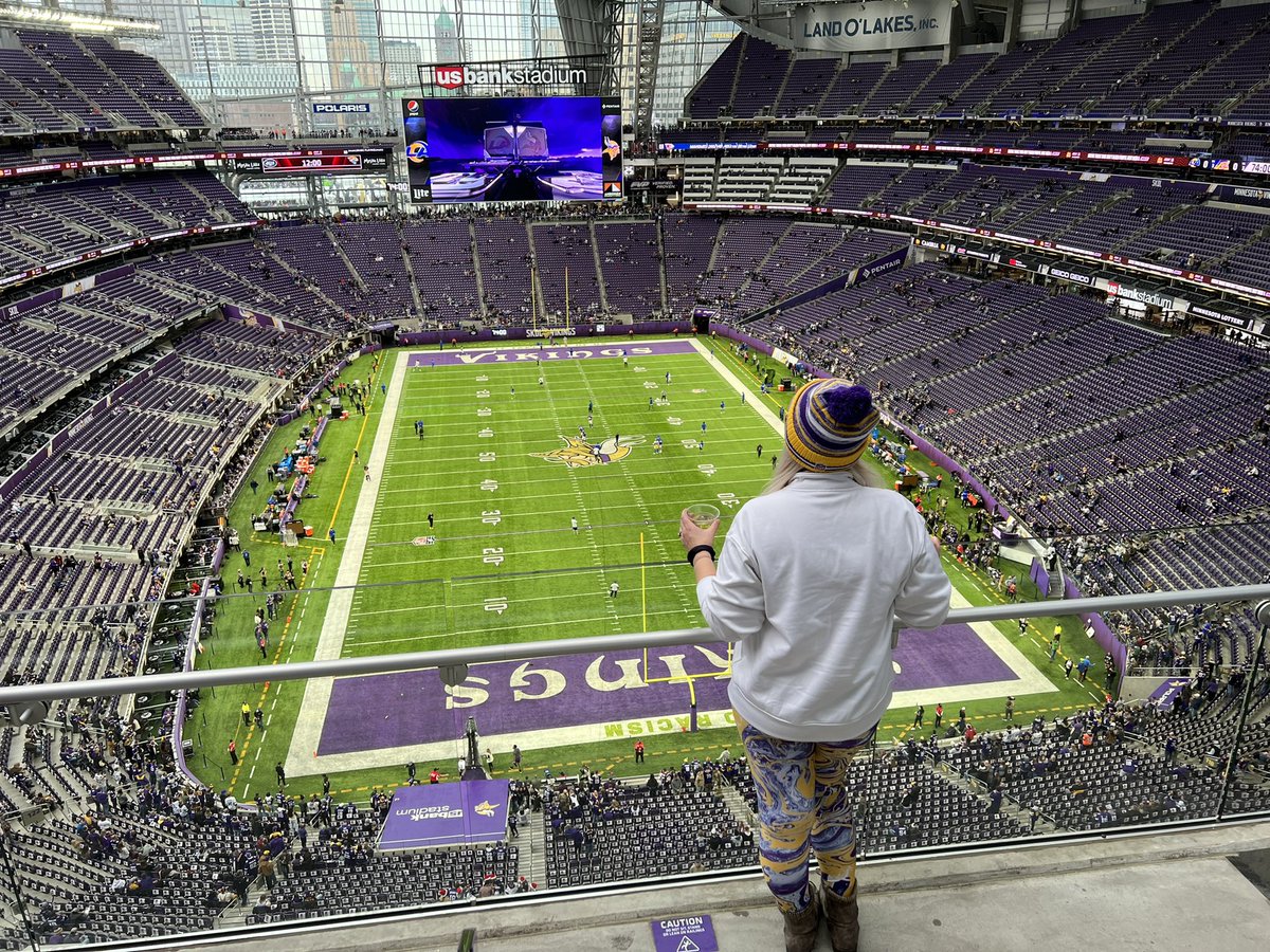 NewcombLindsey's tweet photo. Put her on TV please :) #SKOL https://t.co/WW2PBOELGn