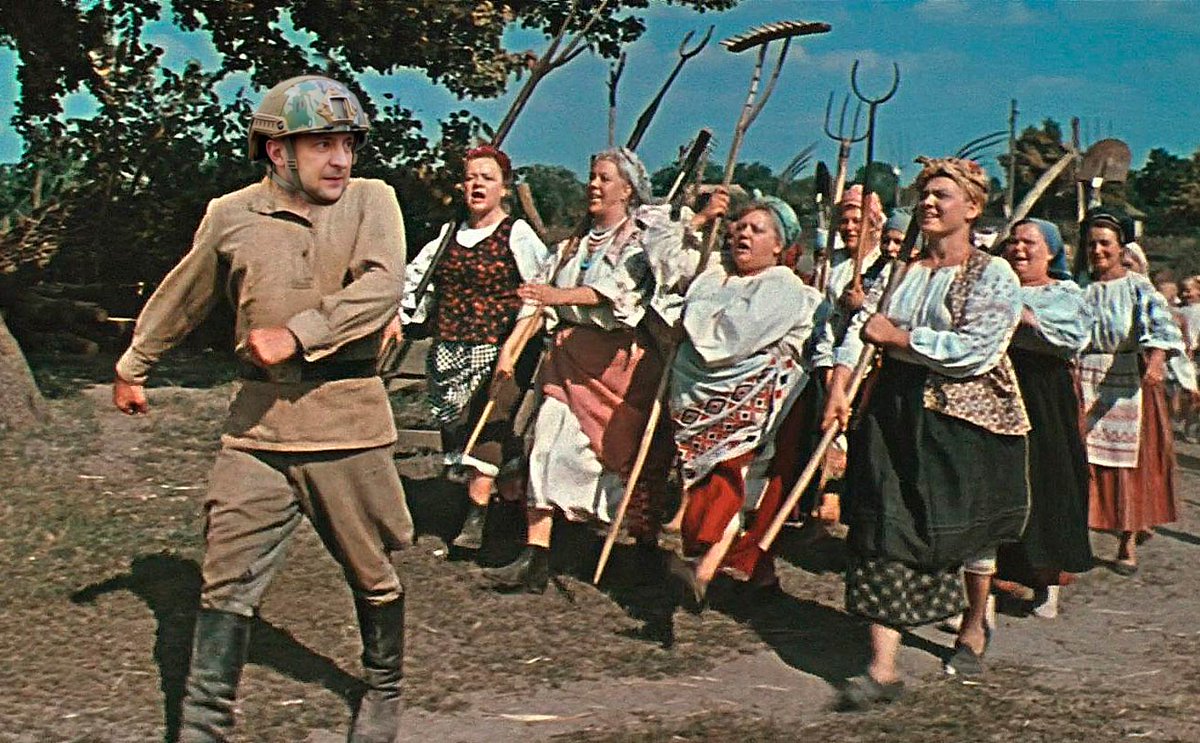 Владимир Зеленский о решении сделать женщин до 60 лет военнообязанными: "В случае необходимости защищать Украину от военной агрессии будут все, включая стариков и женщин!".