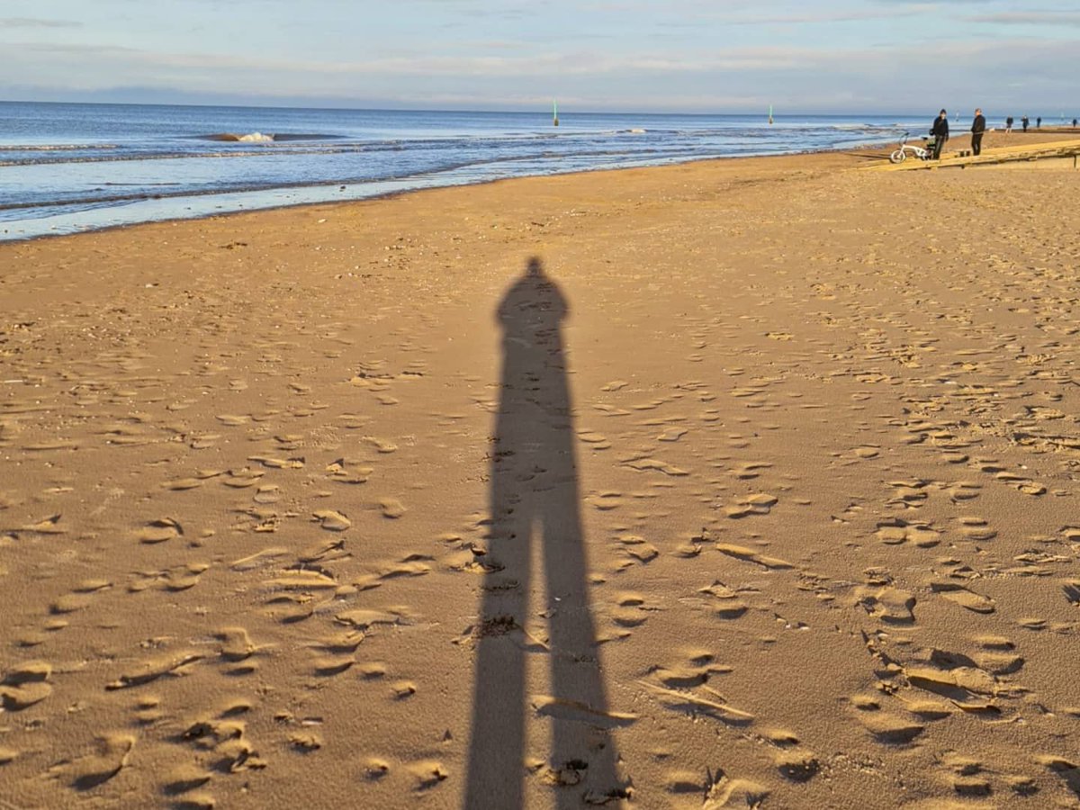 MichaelSnasdell's tweet photo. Ten of the best..... (pt2) of today's adventures in North Wales. Rhyl in the afternoon, low winter sun, long shadows and sandy beach walk. #tenofthebest #wales #northwales #boxingday #adventure #sightseeing #sunset #beach
https://t.co/DJQ6QpP0U0 https://t.co/CBJ1oEZthj