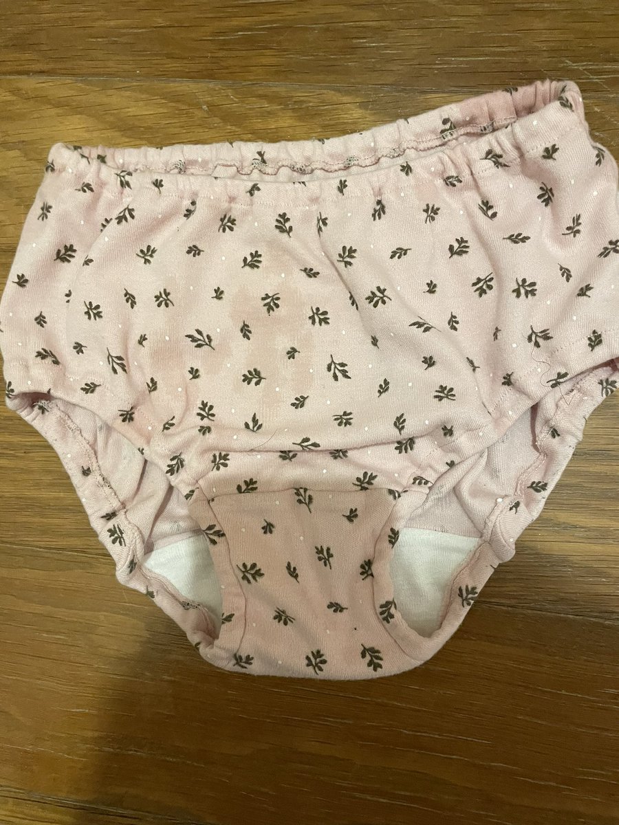 BLT_Sands's tweet photo. 凍結してしまいました、bltと申します。
昨日の妹のパンツです。
私のことを認知してくださっていた人は宣伝してくださると嬉しいです。 https://t.co/FLSS9cAAXW