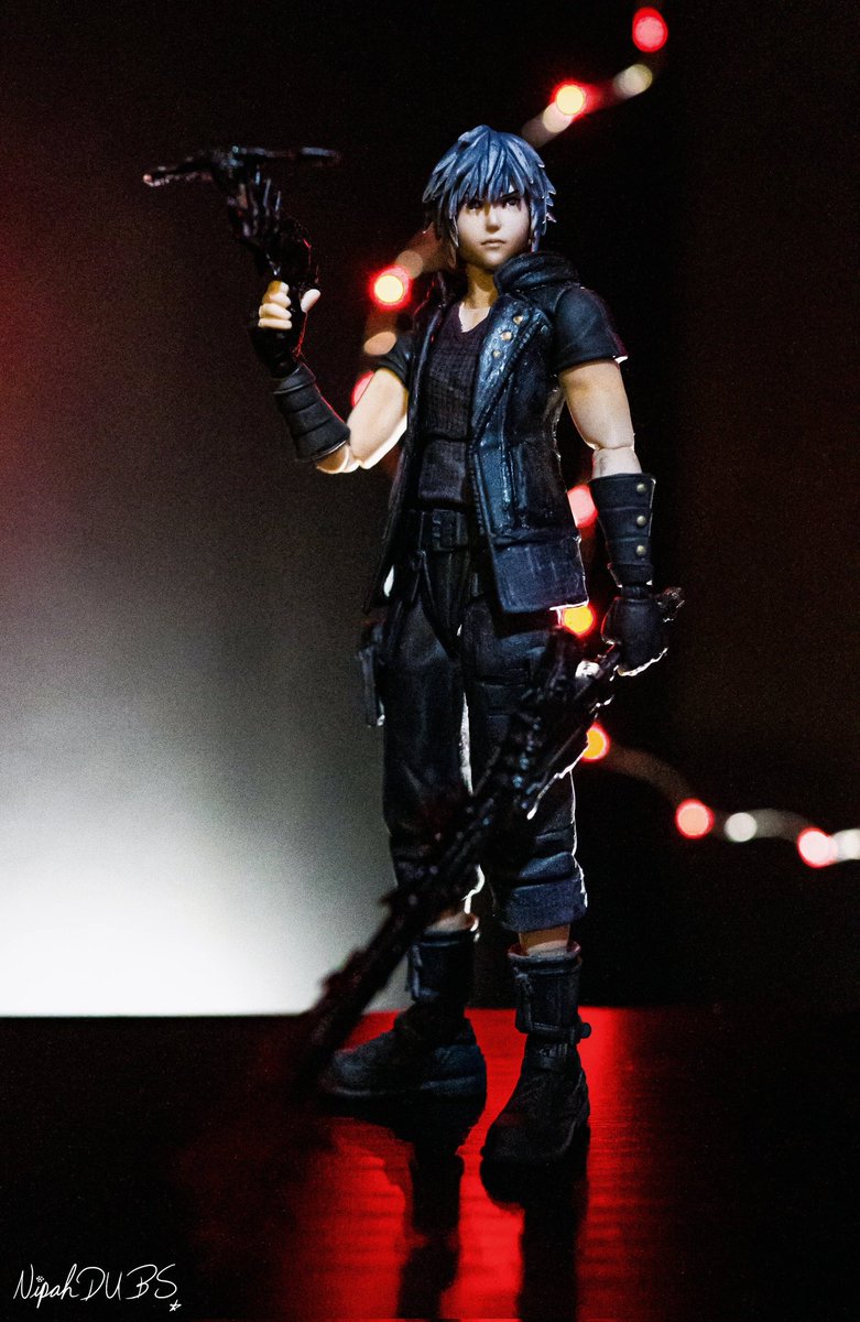 NipahDUBS's tweet photo. So my friend John made me the ULTIMATE gift and I am crying as I finally got some photos of him. My custom Yozora figure with his keyblade and crossbow, I love him so much. https://t.co/C41QqhDU3b