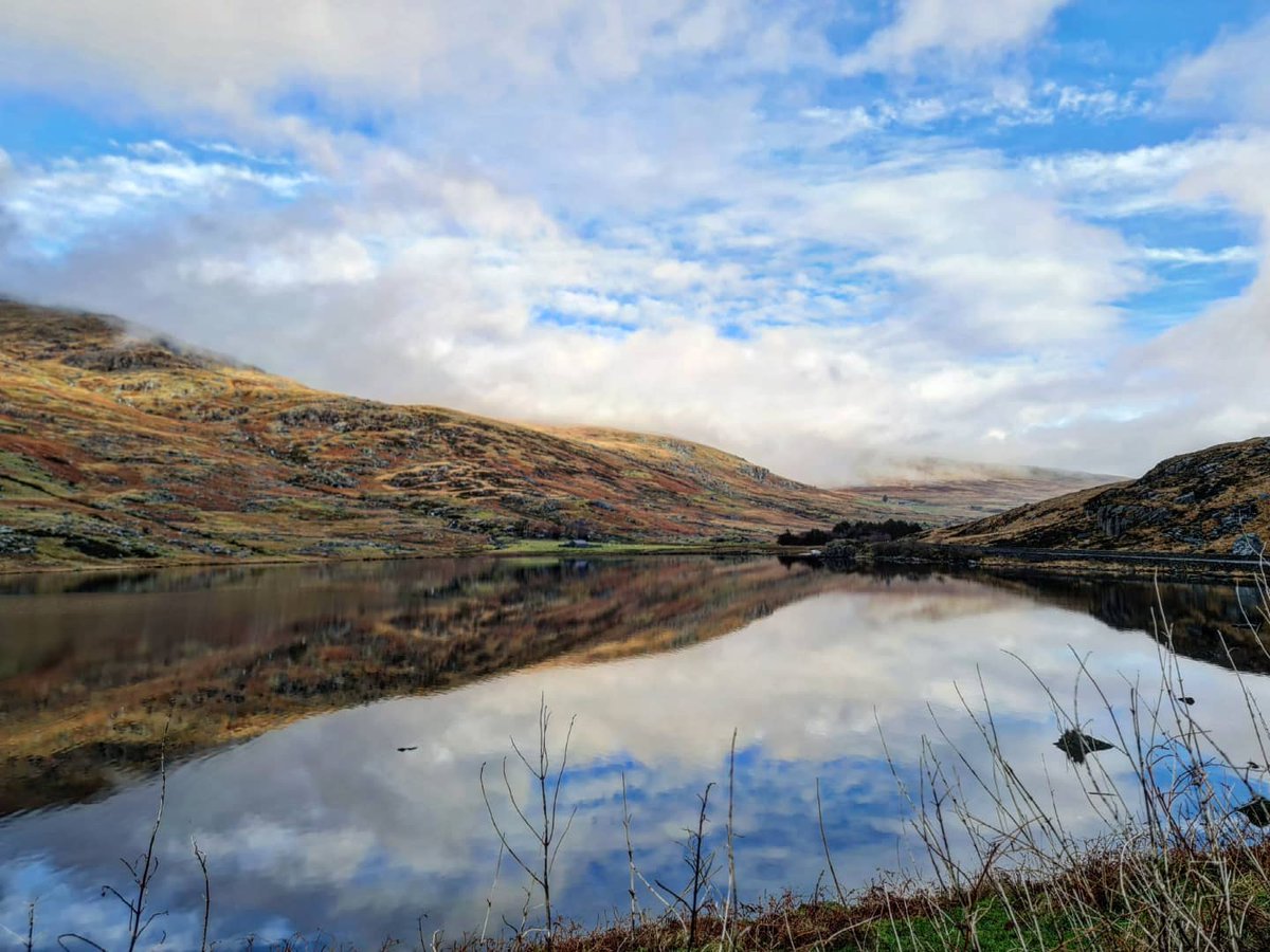 MichaelSnasdell's tweet photo. Ten of the best... (pt1) of today's adventures. Out and about around Betwys-y-coed. The skies really brought out the best in the winter colours. #wales #tenofthebest #adventure #sightseeing #countryside #lakes
https://t.co/XSNUtriFDi https://t.co/AgHWGop35b