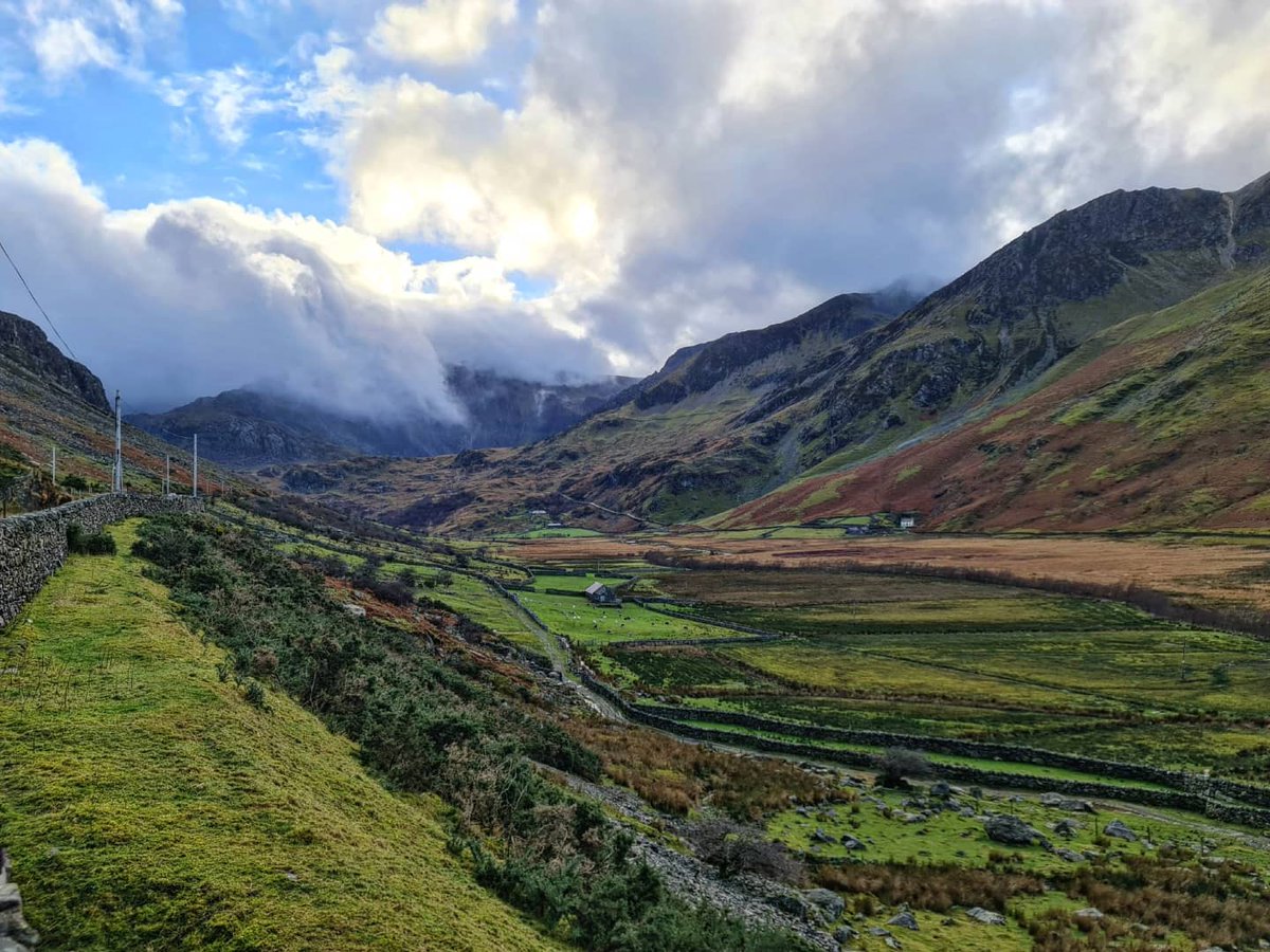 MichaelSnasdell's tweet photo. Ten of the best... (pt1) of today's adventures. Out and about around Betwys-y-coed. The skies really brought out the best in the winter colours. #wales #tenofthebest #adventure #sightseeing #countryside #lakes
https://t.co/XSNUtriFDi https://t.co/AgHWGop35b
