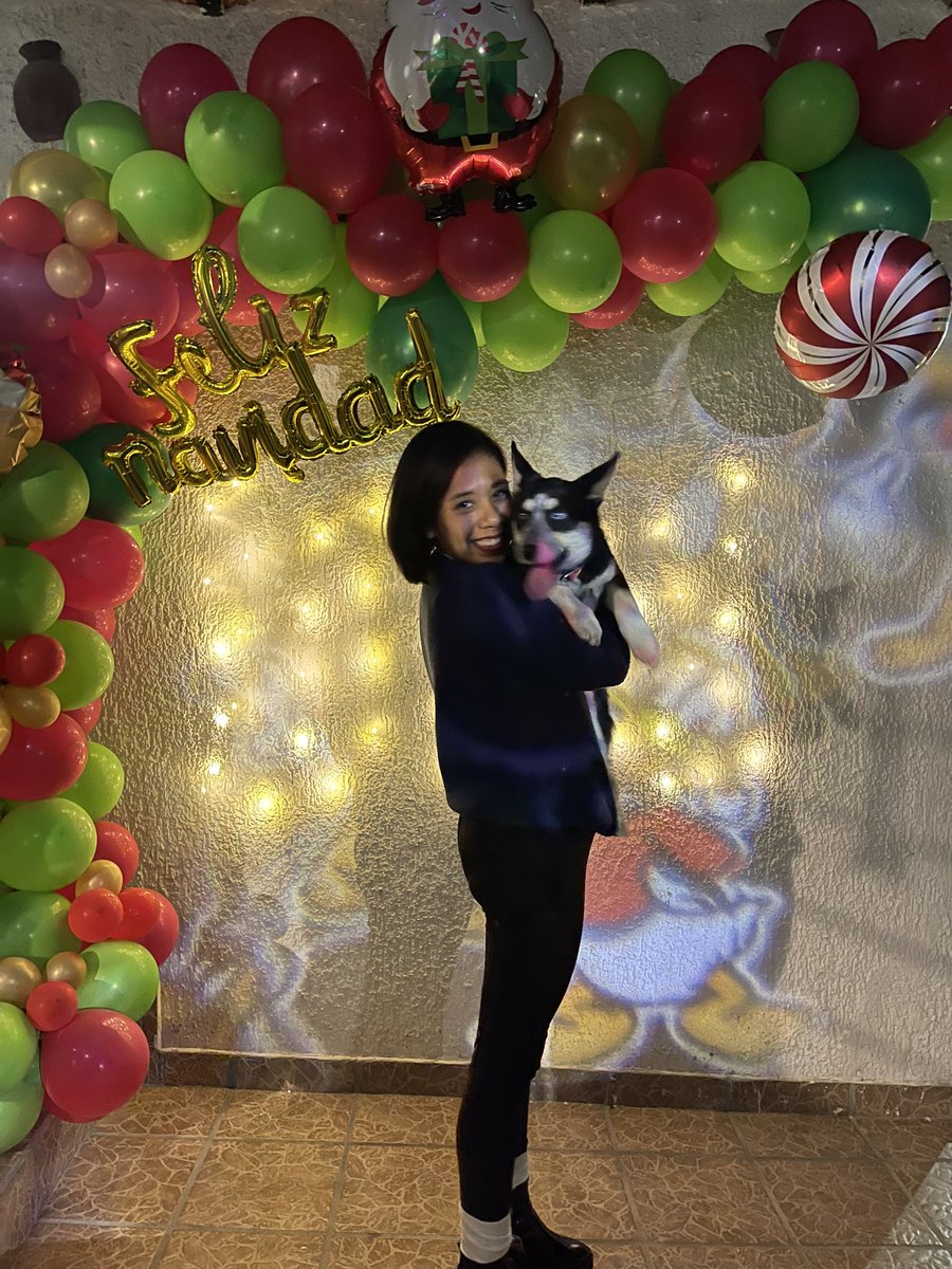 imlicblacky's tweet photo. No es la mejor foto con mi #humana, pero sí la primera navidad de muchas… 💙🐶 https://t.co/4lHcY3sTWN