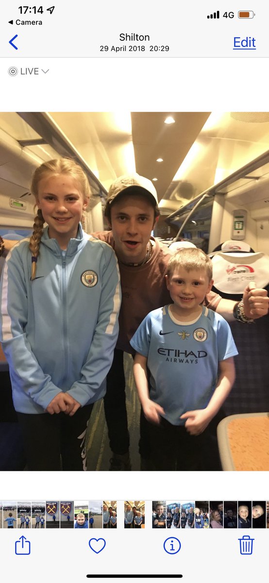 MiniZaba's tweet photo. @celspellman great to see you again - have a lovely day with your family 💙 #4yearsapart https://t.co/iXiTAVCYPJ