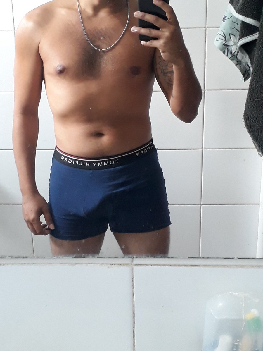 NOVINHOATV21's tweet photo. Alguém pra tirar a cueca do novinho aqui ? https://t.co/G7jivvQwkQ