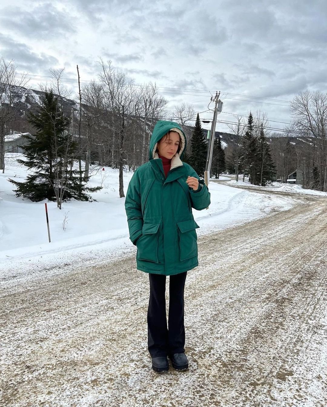 Emma Chamberlain News Updates on X: Emma Chamberlain in the cold snow of  Maine via IG:  / X