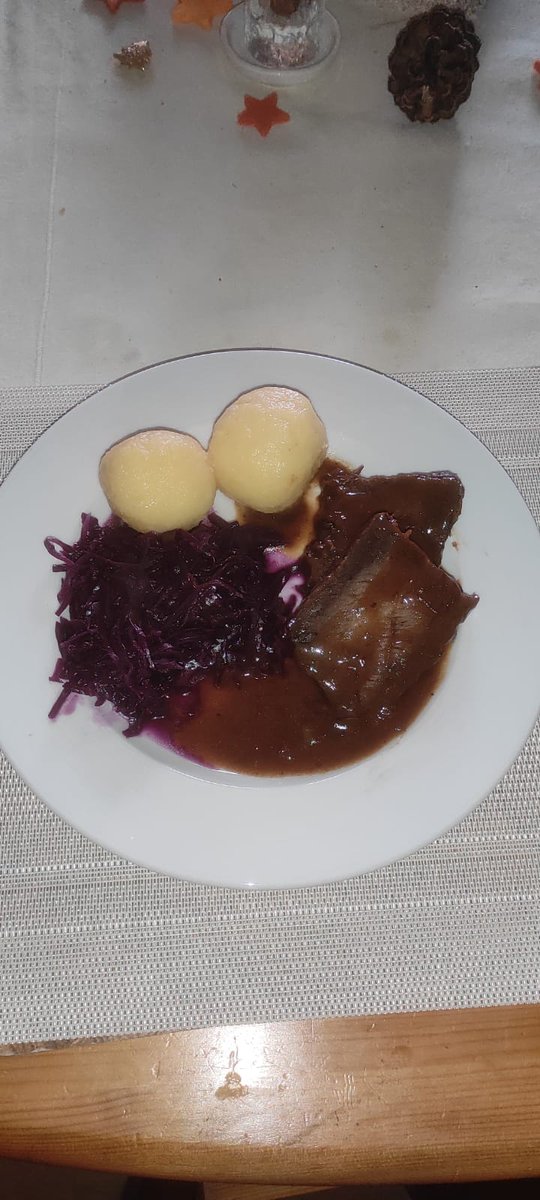 Krueminxler's tweet photo. Bei meiner Freundin Ellen gab es über die Feiertage #suederhoefter #Weiderind Sauerbraten! 😀
!B https://t.co/ZZw4OrQ3lq